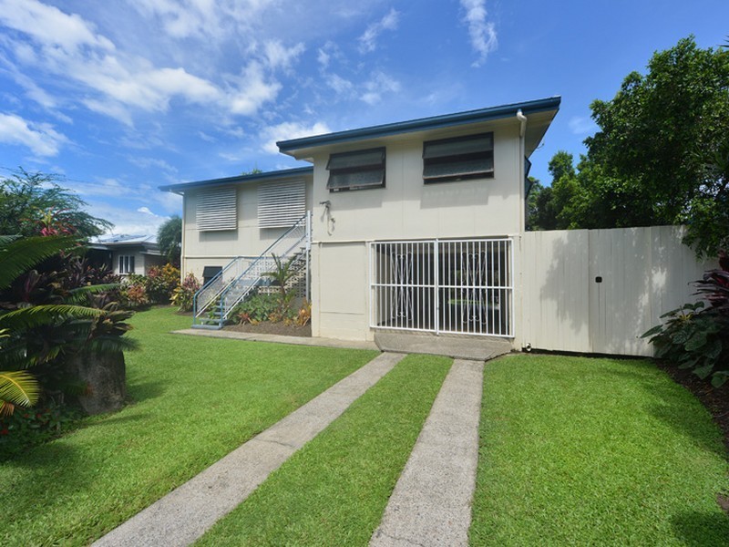7 Olive Street, Manoora QLD 4870