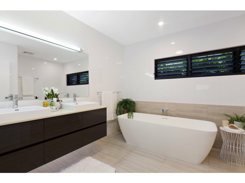 11 Curlewis Close, Brinsmead QLD 4870