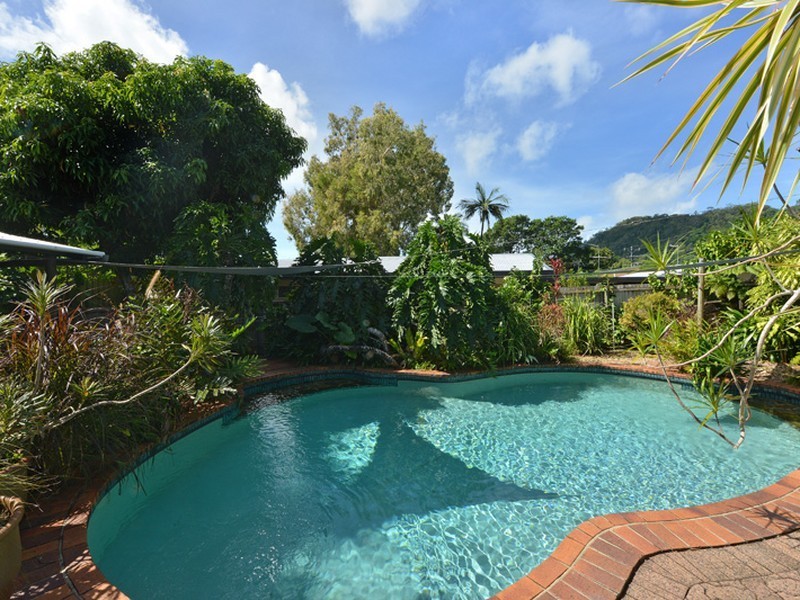 10 Teresa Street, Freshwater QLD 4870