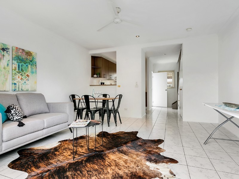 8/462-464 McCoombe Street, Mooroobool QLD 4870