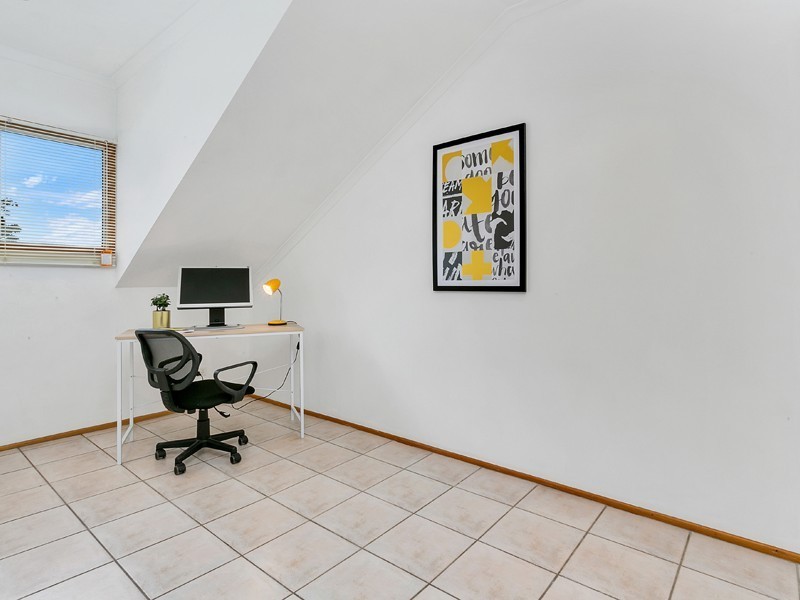 8/462-464 McCoombe Street, Mooroobool QLD 4870
