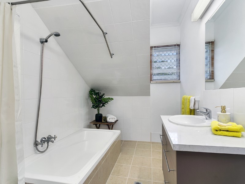 8/462-464 McCoombe Street, Mooroobool QLD 4870