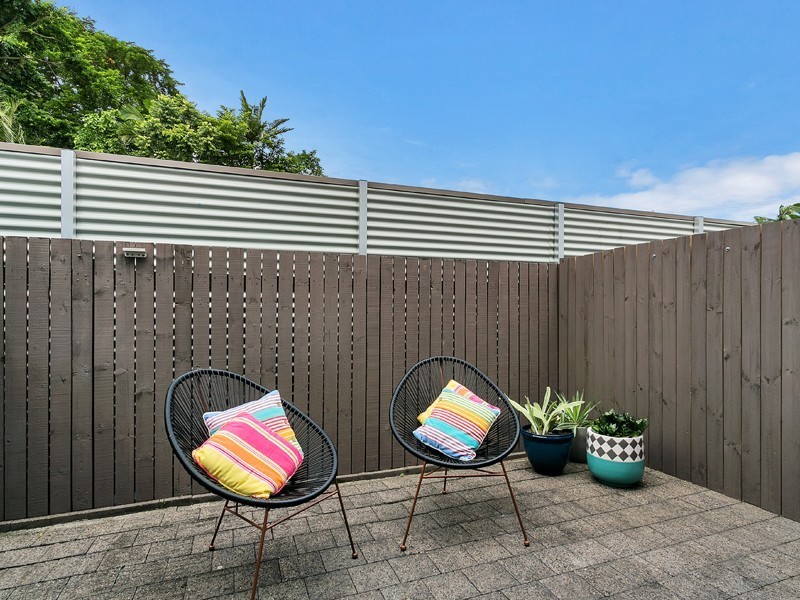 8/462-464 McCoombe Street, Mooroobool QLD 4870