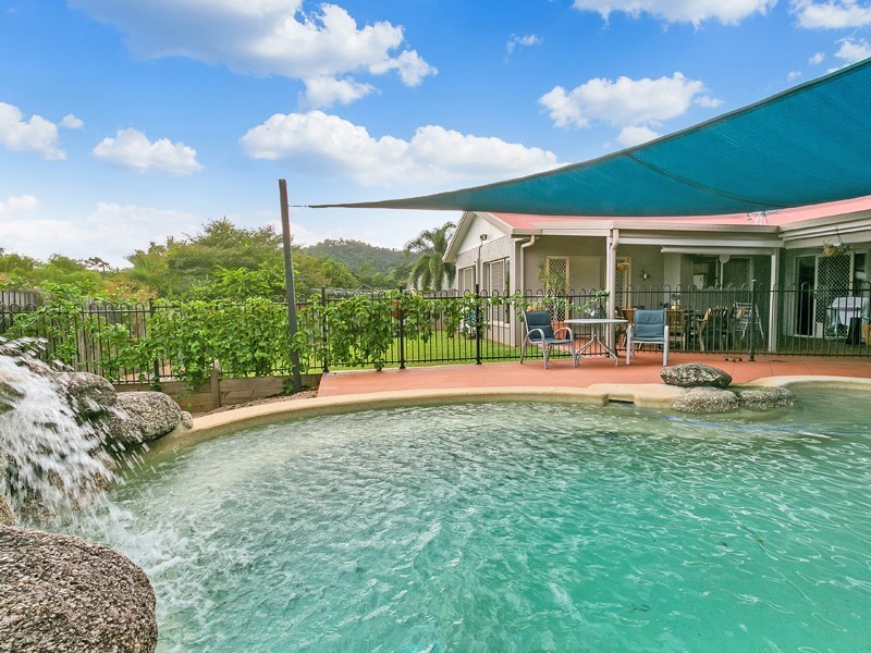 10 Brian Street, Brinsmead QLD 4870