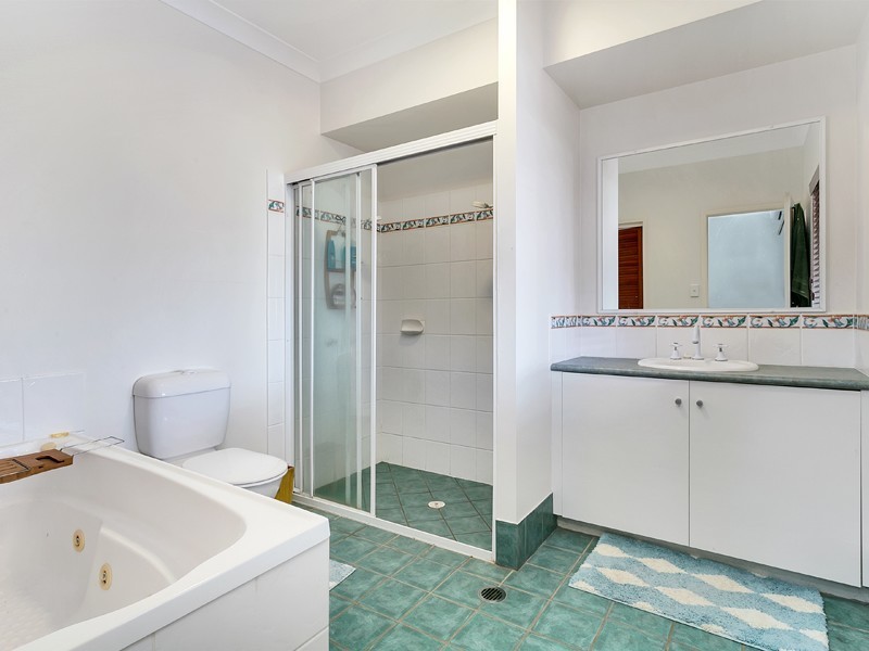10 Brian Street, Brinsmead QLD 4870