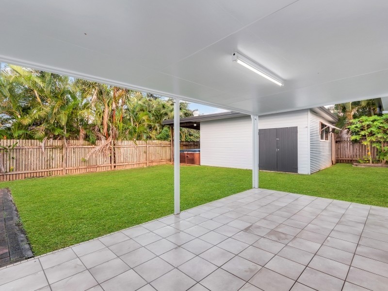 4 Jadana Close, Mooroobool QLD 4870