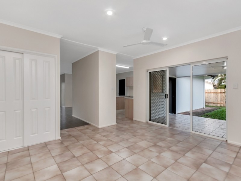 4 Jadana Close, Mooroobool QLD 4870