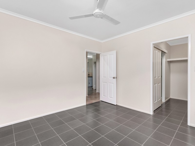 4 Jadana Close, Mooroobool QLD 4870