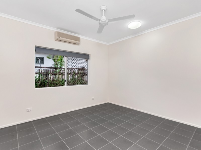 4 Jadana Close, Mooroobool QLD 4870