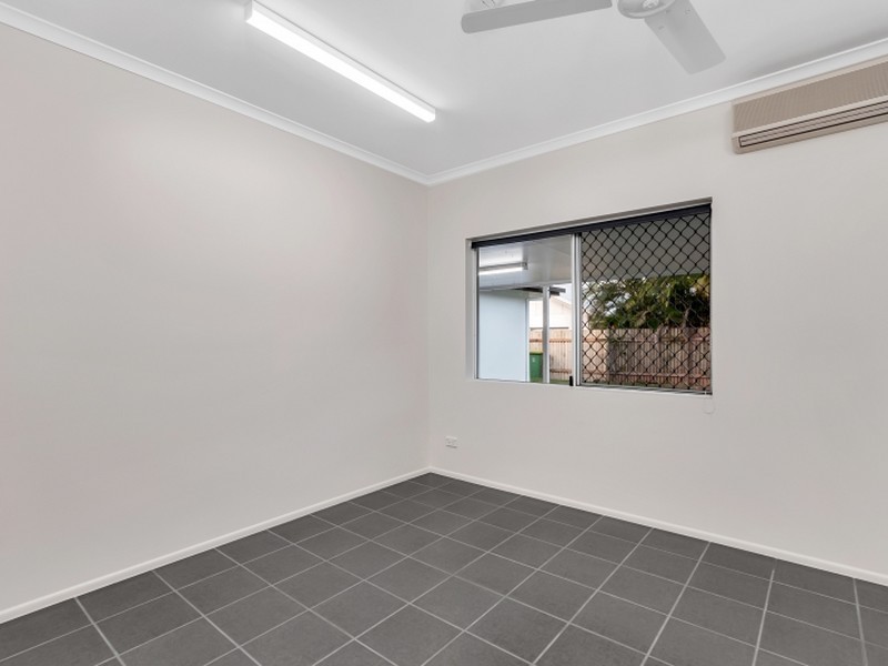 4 Jadana Close, Mooroobool QLD 4870