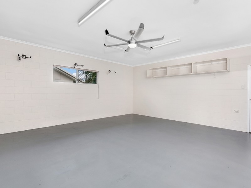 4 Jadana Close, Mooroobool QLD 4870