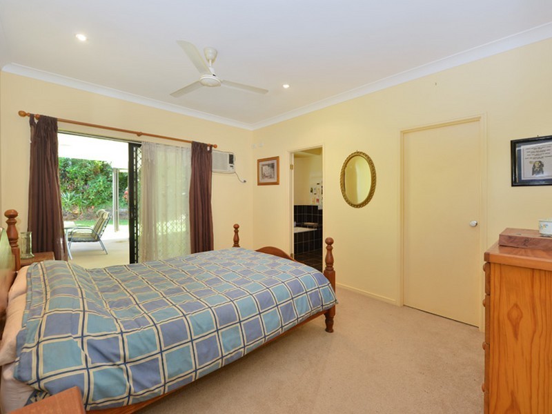 27 Red Ochre Street, Redlynch QLD 4870