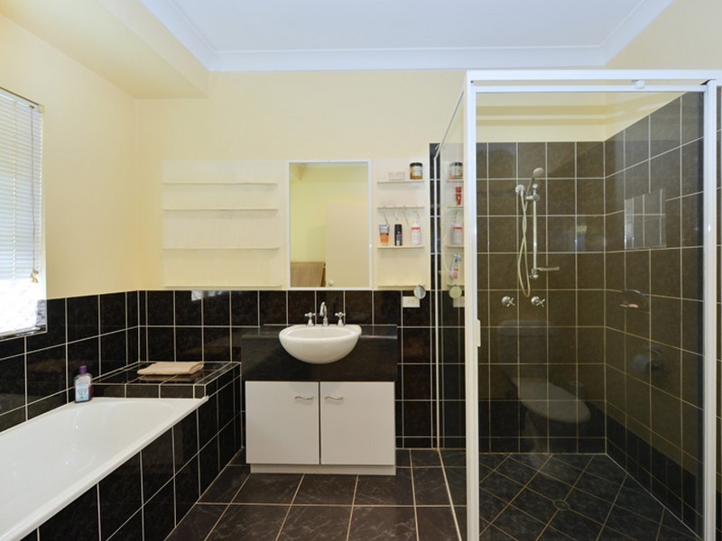 27 Red Ochre Street, Redlynch QLD 4870