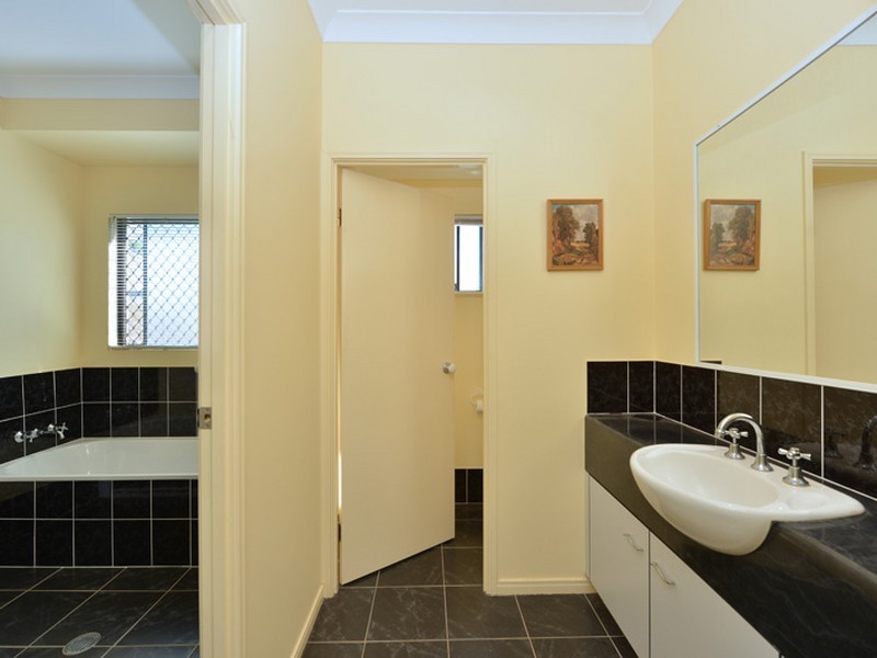 27 Red Ochre Street, Redlynch QLD 4870