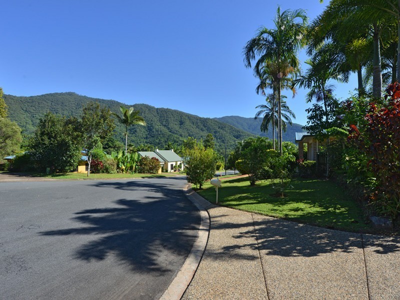 27 Red Ochre Street, Redlynch QLD 4870