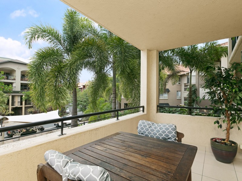 Unit 1738/2 Greenslopes Street, Cairns North QLD 4870