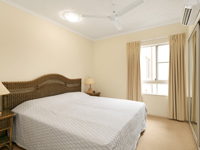 Unit 1738/2 Greenslopes Street, Cairns North QLD 4870