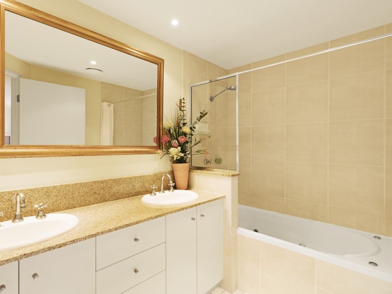 Unit 1738/2 Greenslopes Street, Cairns North QLD 4870