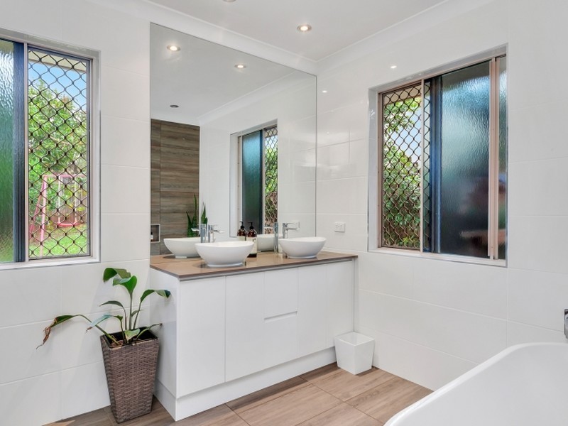 3 Speedy Close, Bentley Park QLD 4869