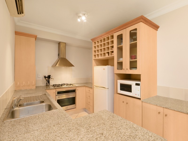 1127/2 Greenslopes Street, Cairns North QLD 4870