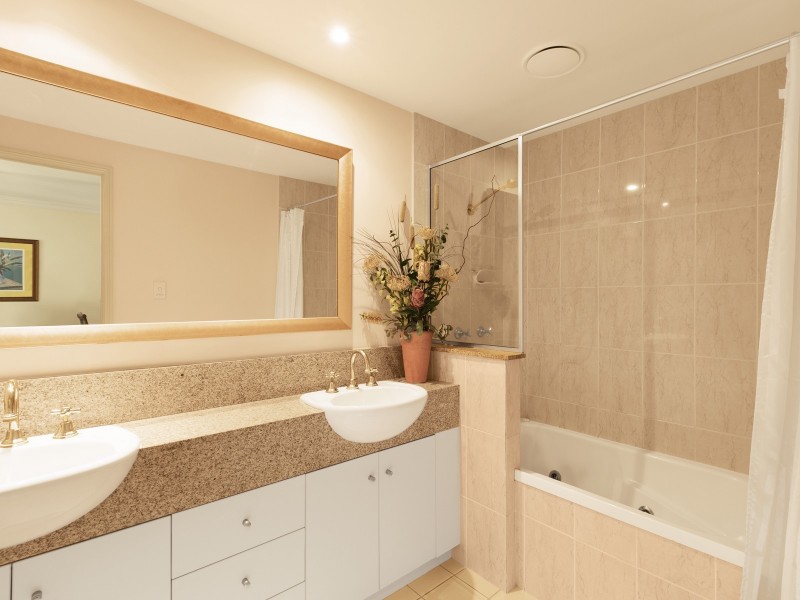 1127/2 Greenslopes Street, Cairns North QLD 4870