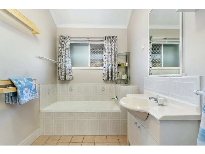 10/87 MacIlwraith Street, Manoora QLD 4870