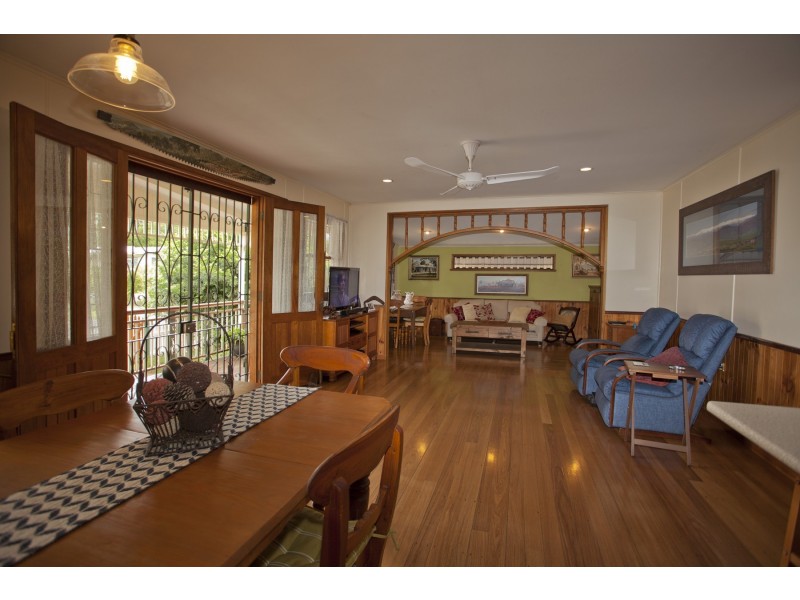 98 Russell Street, Edge Hill QLD 4870