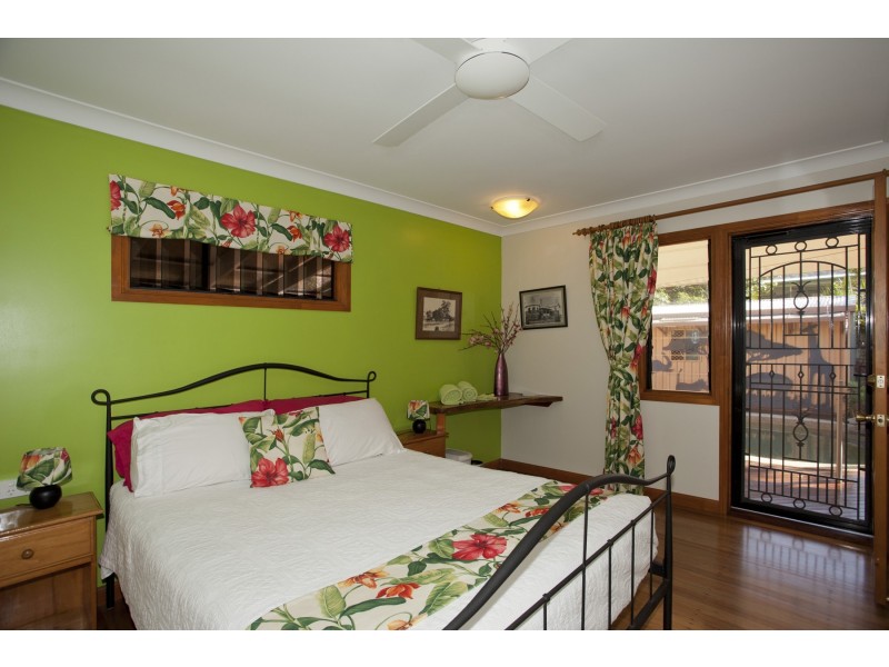 98 Russell Street, Edge Hill QLD 4870