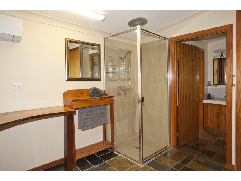 98 Russell Street, Edge Hill QLD 4870