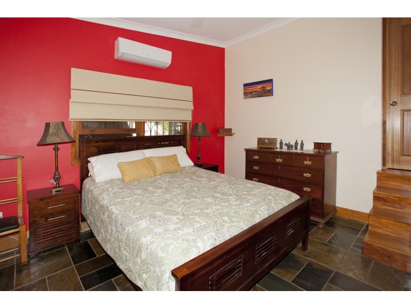 98 Russell Street, Edge Hill QLD 4870