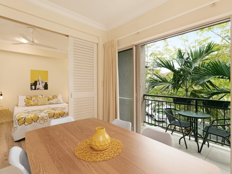 1723/2 Greenslopes Street, Cairns North QLD 4870