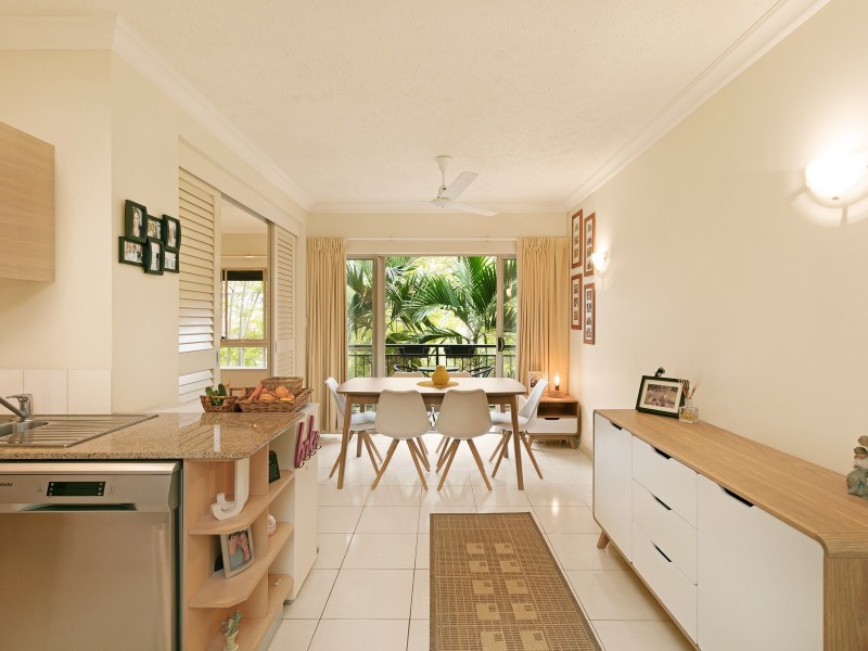 1723/2 Greenslopes Street, Cairns North QLD 4870
