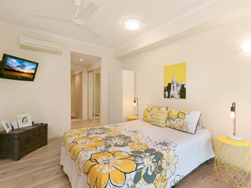 1723/2 Greenslopes Street, Cairns North QLD 4870