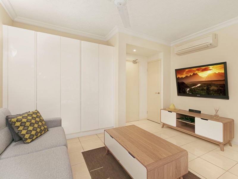 1723/2 Greenslopes Street, Cairns North QLD 4870