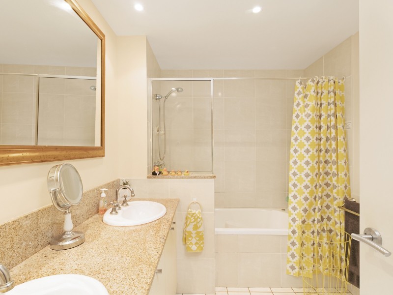 1723/2 Greenslopes Street, Cairns North QLD 4870