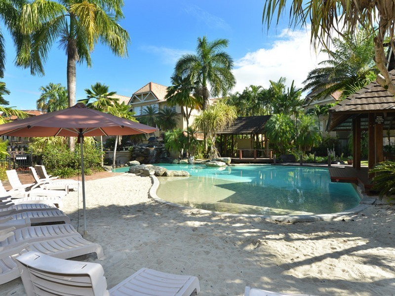 1723/2 Greenslopes Street, Cairns North QLD 4870