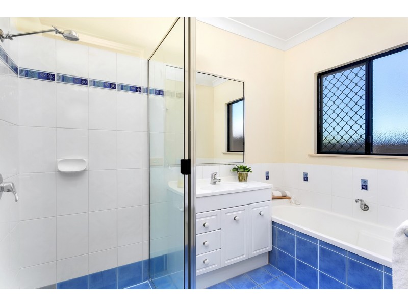 8 Five Span Close, Brinsmead QLD 4870