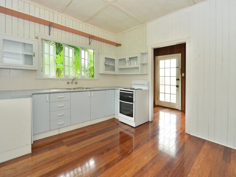 144 Greenslopes Street, Edge Hill QLD 4870