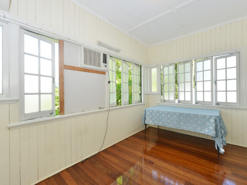 144 Greenslopes Street, Edge Hill QLD 4870