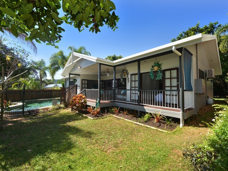 1 Russellia Street, Redlynch QLD 4870