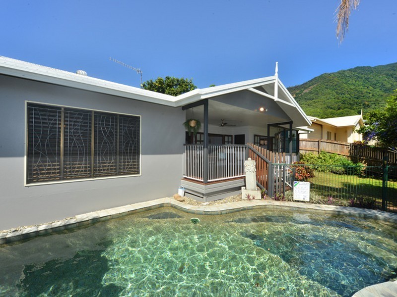 1 Russellia Street, Redlynch QLD 4870