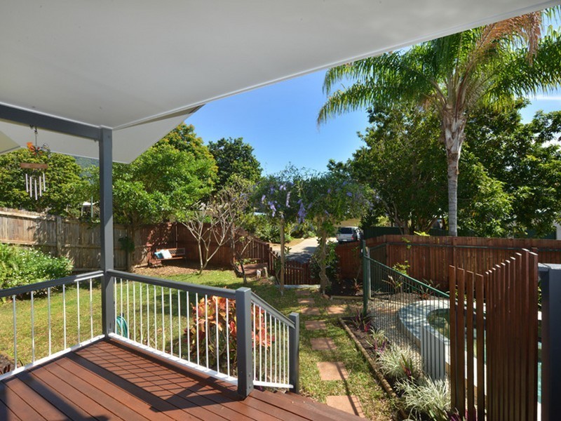 1 Russellia Street, Redlynch QLD 4870