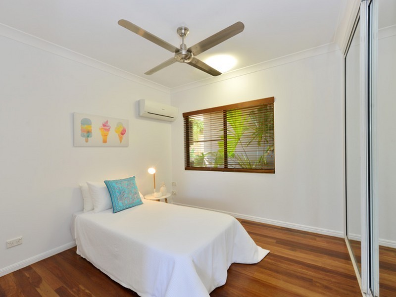 1 Russellia Street, Redlynch QLD 4870