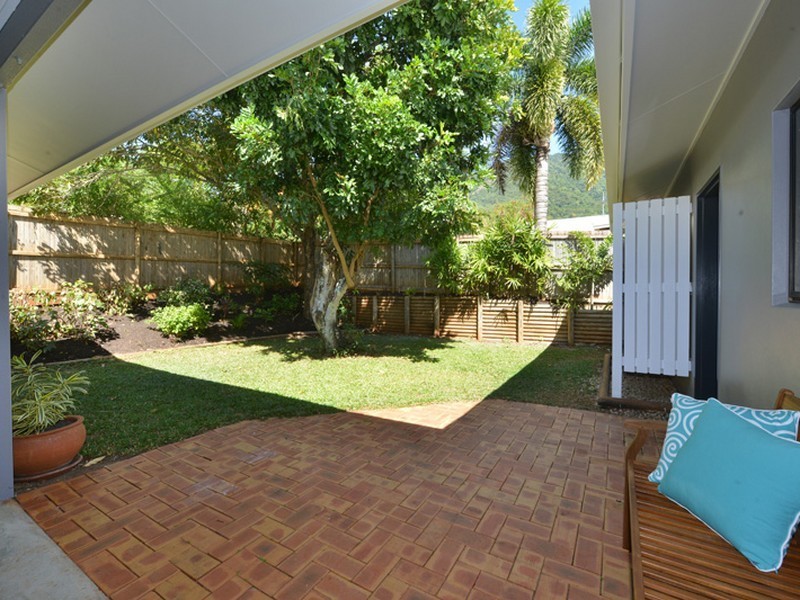 1 Russellia Street, Redlynch QLD 4870