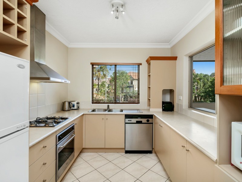 1314/2 Greenslopes Street, Cairns North QLD 4870