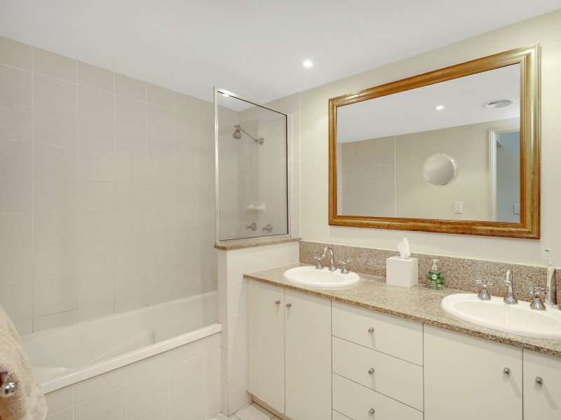 1314/2 Greenslopes Street, Cairns North QLD 4870