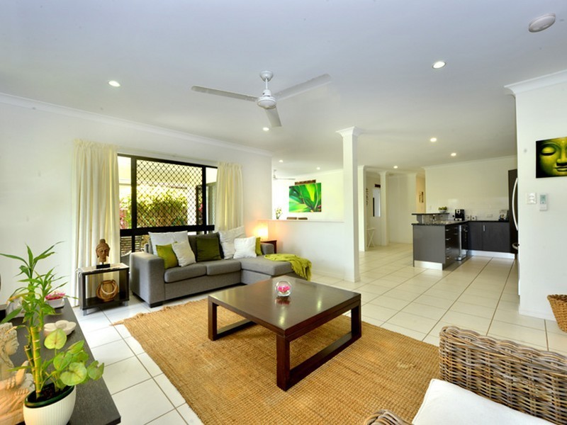 21 Springbrook Avenue, Redlynch QLD 4870