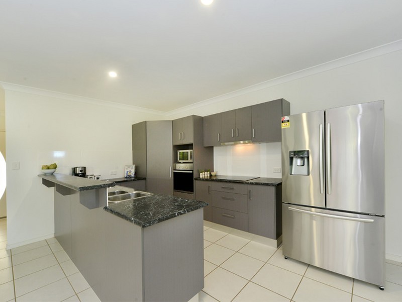 21 Springbrook Avenue, Redlynch QLD 4870