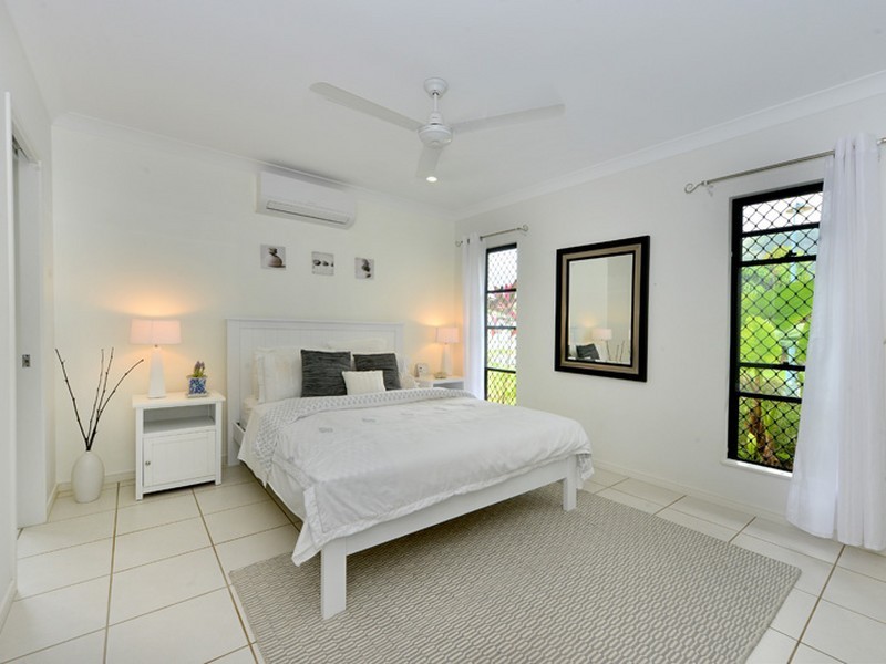 21 Springbrook Avenue, Redlynch QLD 4870