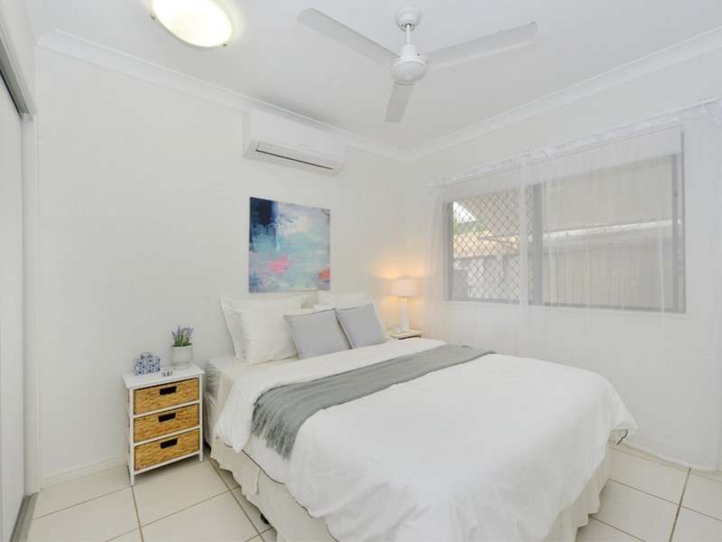 21 Springbrook Avenue, Redlynch QLD 4870